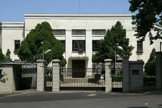 روسيا تسرّع إجلاء دبلوماسييها من إسرائيل وسط تكهنات حول معلومات هامة لم تُكشف